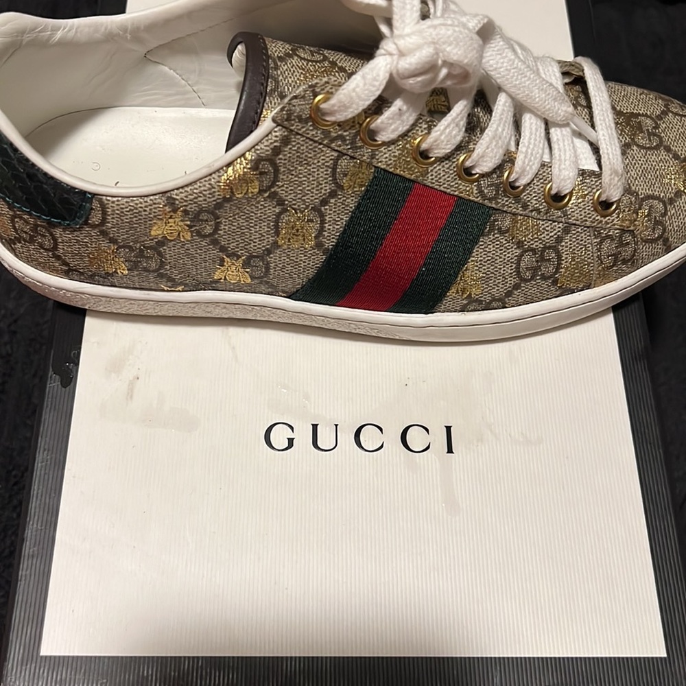 Gucci WOMEN'S ACE GG SUPREME SNEAKER WITH BEES - Picture 2 of 4
